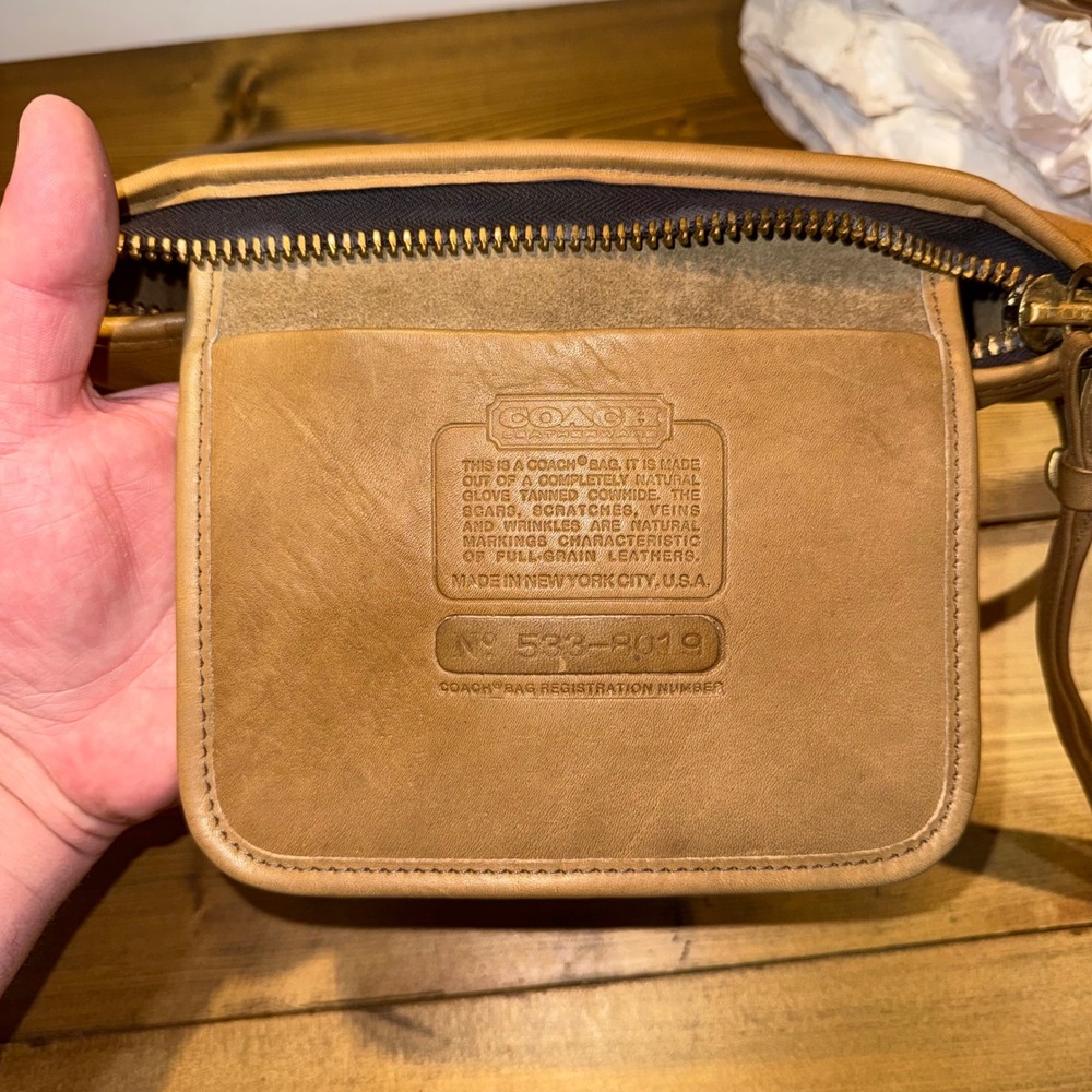 Vintage 1970s Coach #9455 British Tan Zippered Clutch Crossbody Basic Bag - Picture 10 of 11